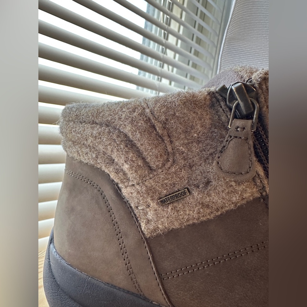 Aravon Waterproof Booties - Picture 6 of 11